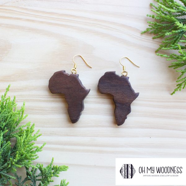 Walnut-African-continent--Gold-plated-hooks
