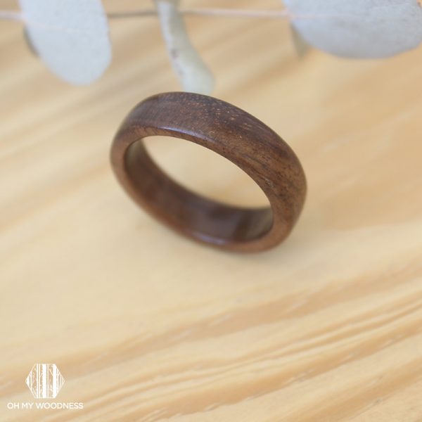 Walnut-ring-flat-shape