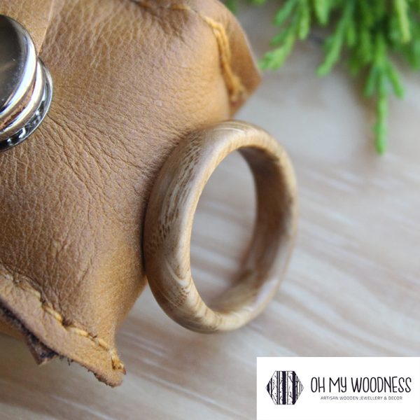 Wooden-ring---French-Oak-Side-View