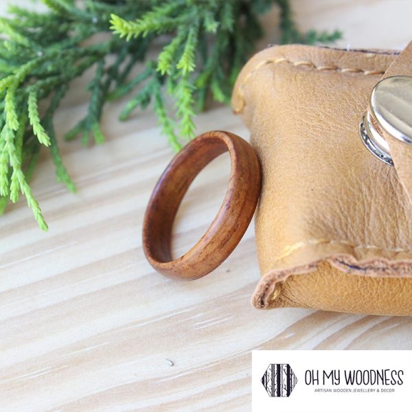 Wooden-ring---Kiaat-Side-view