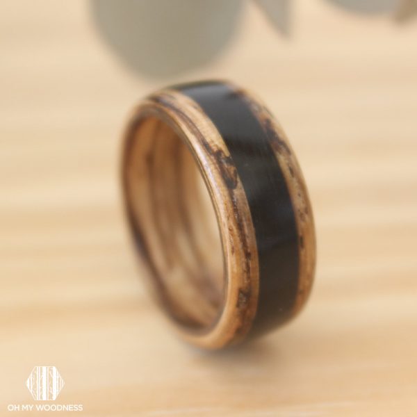 Zebrano-ring---Agate-inlay-close-up2